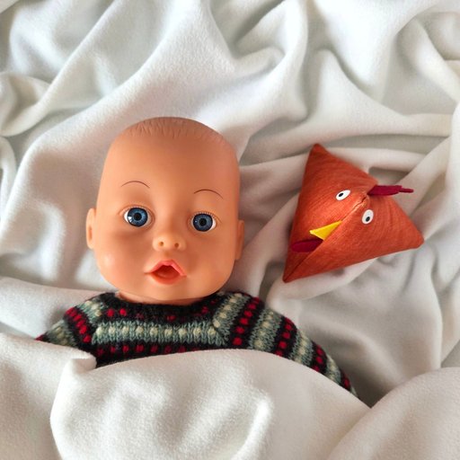 Dojenček in kokoška