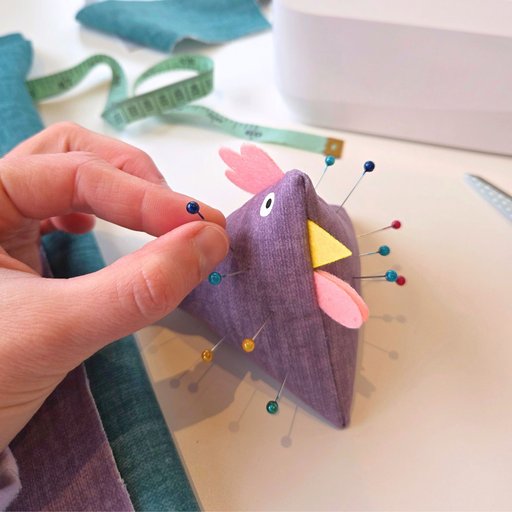 Držalo za bucike v obliki kokoške